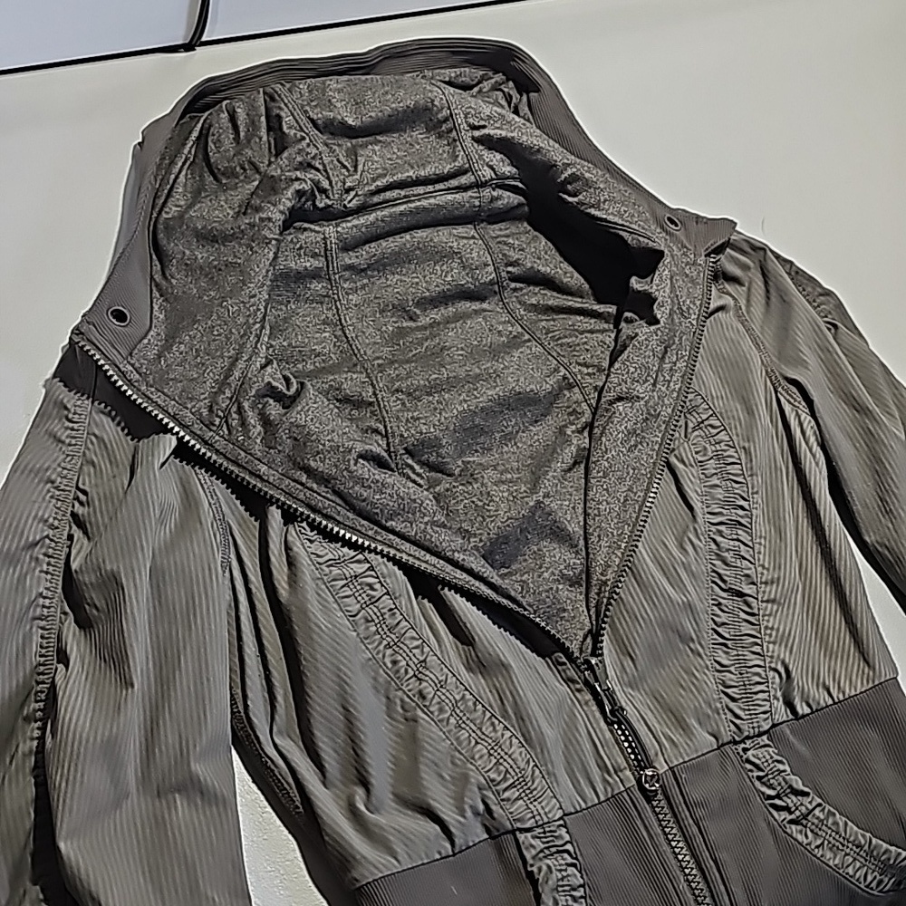 Lululemon gray size 6 zup up hooded design jacket - Picture 6 of 7